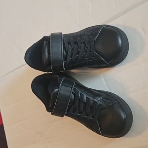 Black K-Swiss